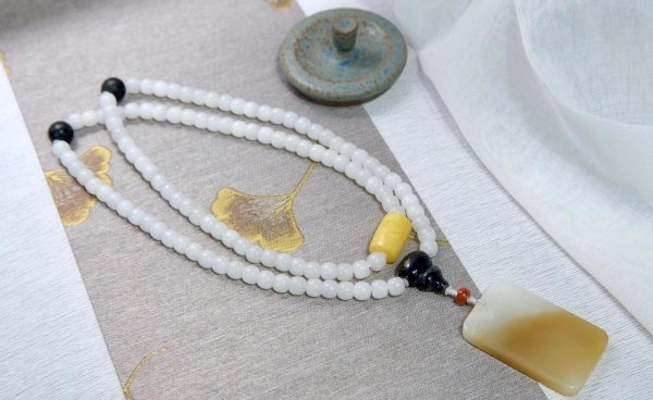 新疆和田玉什么颜色最好