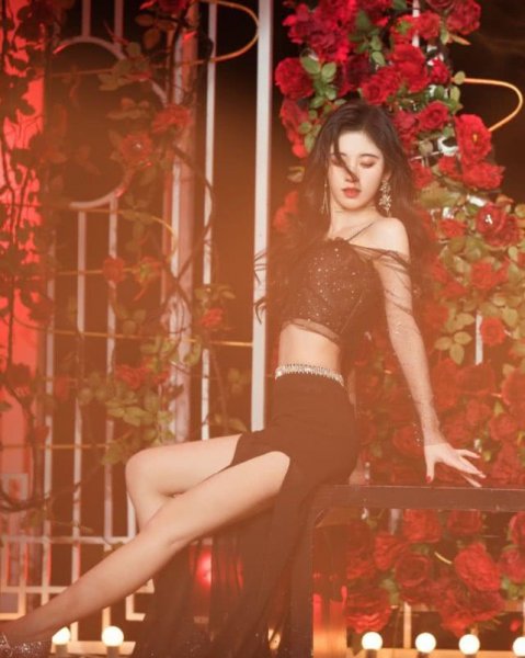 鞠婧祎身高体重是多少