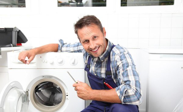 洗衣机为啥一边加水一边漏水的原因