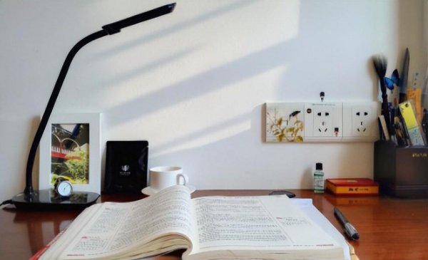 书桌高度75好还是80好