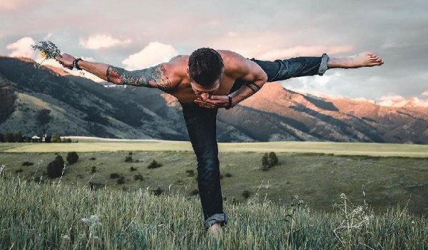 男生瑜伽每天必练8个动作