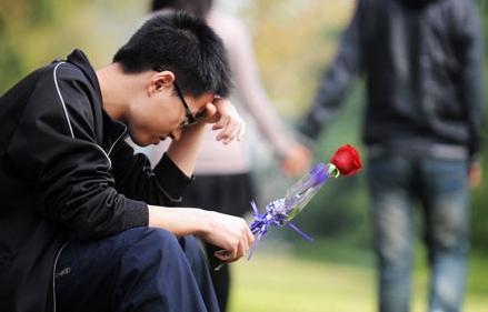 女生托腮暗示什么意思