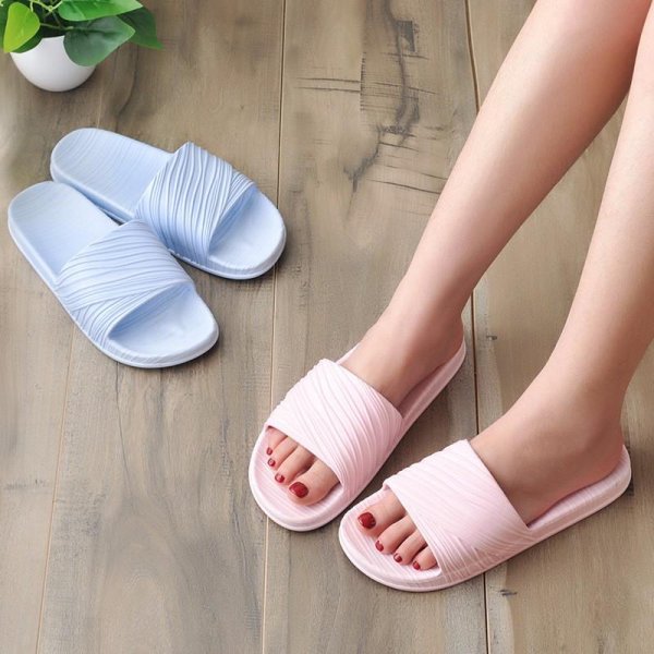 穿拖鞋脚臭是什么原因