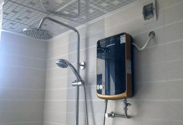 停水了热水器里的水怎么放出来