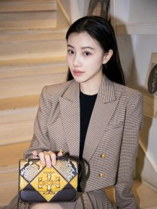 王鹤润矿泉水事件是怎么回事 被骂4年后首发声澄清来辟谣