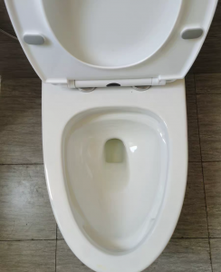 马桶拐弯处坚硬老垢怎么去除 马桶底部硬垢如何清理