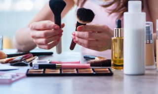 如何鉴别化妆品是否变质过期 怎么看化妆品是否变质过期