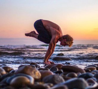 男生瑜伽每天必练8个动作 男人练瑜伽的基本动作