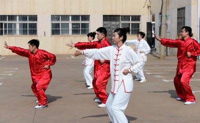 每天练八段锦的好处 长期坚持练八段锦对身体有益吗