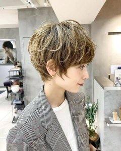 女性头顶发量少适合什么发型 头顶头发少的短发发型