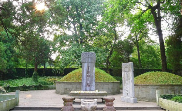 岳飞是南宋时期还是北宋