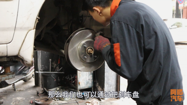 汽车刹车盘多久换一次