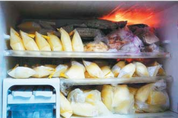 母乳是什么颜色的