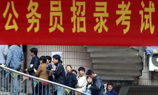 中国最容易当官的大学专业