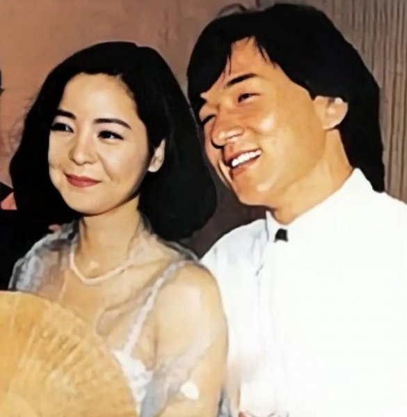 成龙老婆叫什么名字