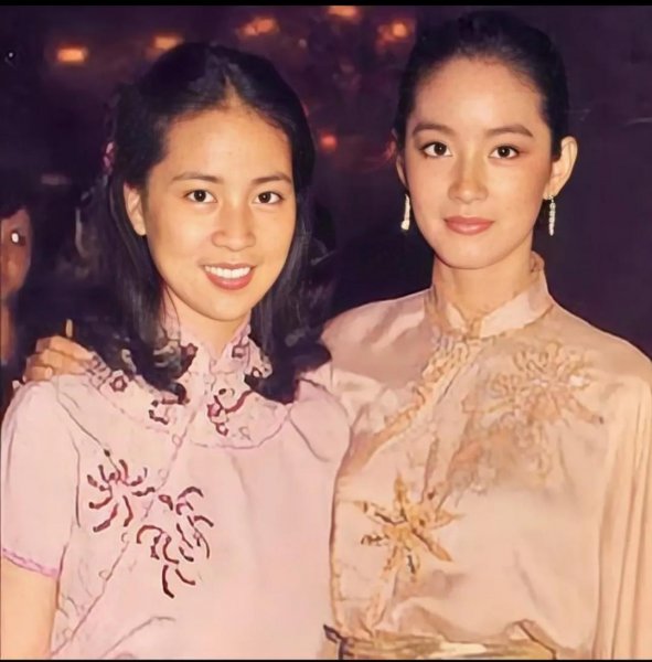 成龙老婆叫什么名字