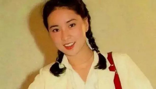 成龙老婆叫什么名字