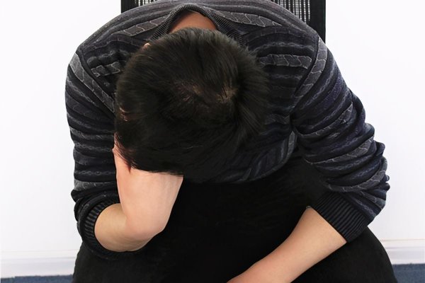 一个人是怎么变抑郁的