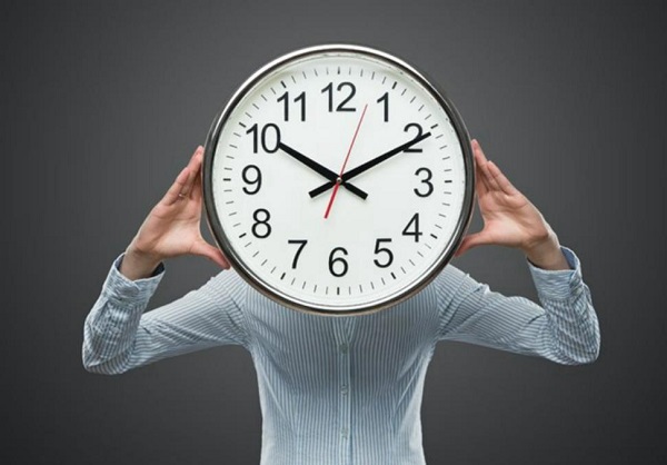 专家称并不是睡得晚就是熬夜