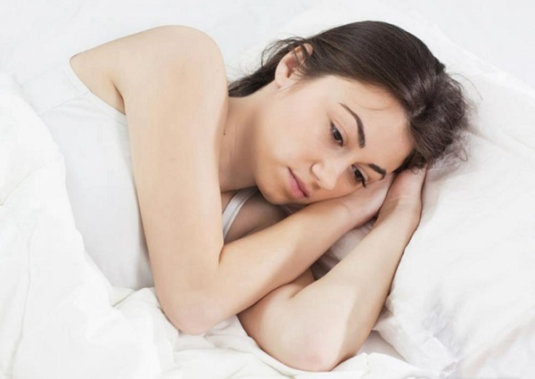 专家称并不是睡得晚就是熬夜