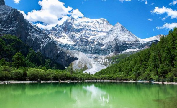 稻城海拔多少米