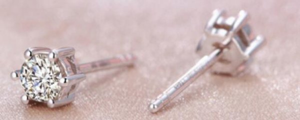 女生戴右边耳环有什么意思