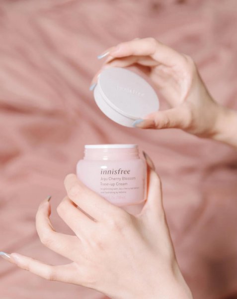 什么素颜霜好用最自然温和