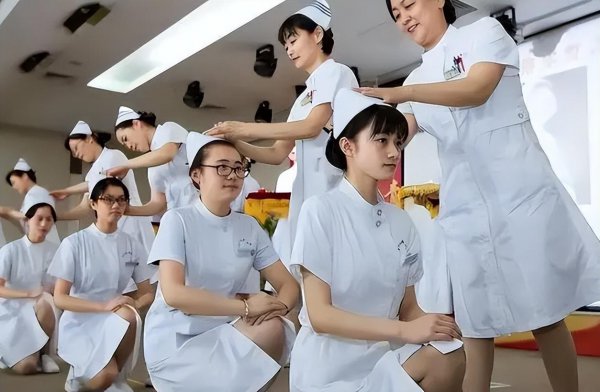 女生学什么专业挣钱多又轻松