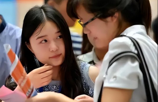 女生学什么专业挣钱多又轻松