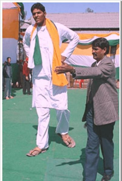 世界上最高的人叫什么名字