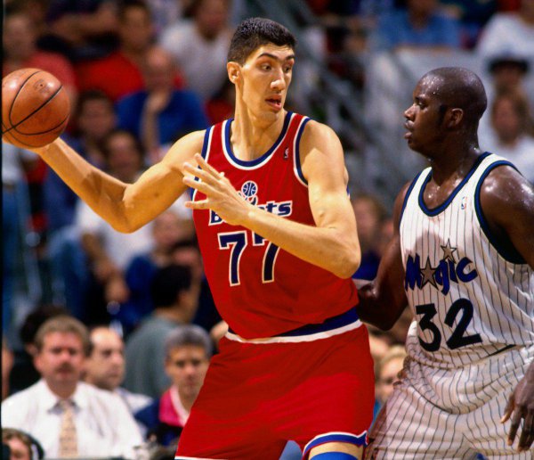 世界上最高的人叫什么名字