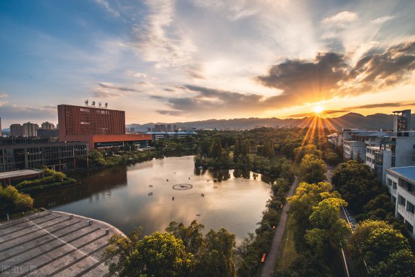 重庆大学研究生好考吗