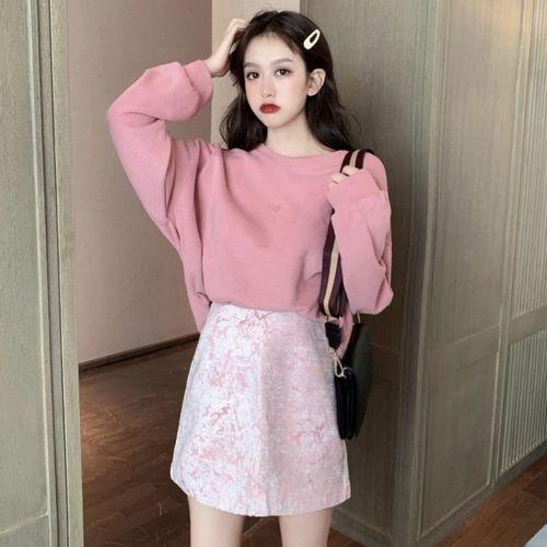 粉色上衣搭配什么颜色裙子