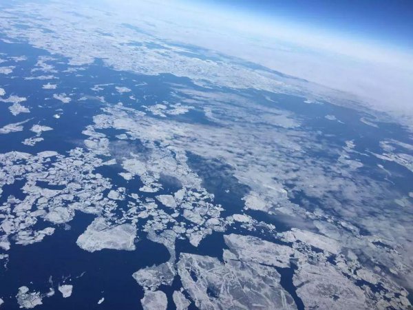 飞机为什么不飞直线