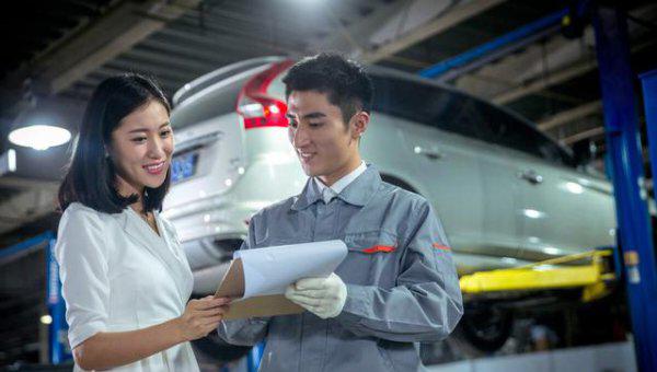 4s店保养说电瓶突然坏了