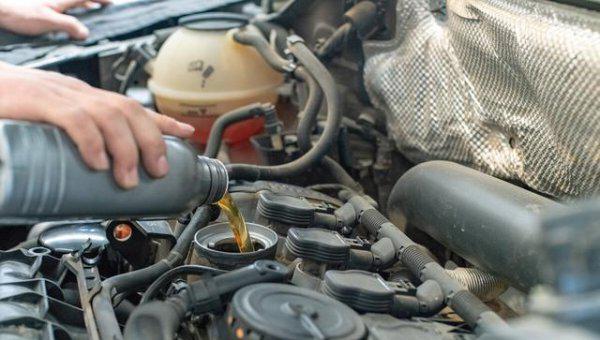 4s店保养说电瓶突然坏了