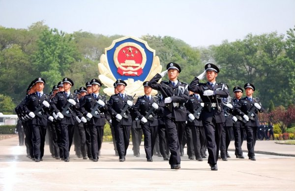 从长远看军校好还是警校好