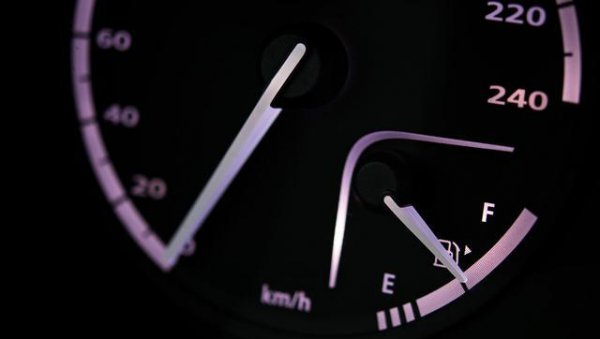 汽车打着火就走可以吗