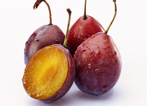 西梅可以带皮吃吗