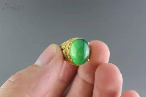 玉髓跟翡翠的区别