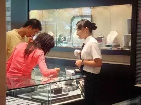 玉髓跟翡翠的区别