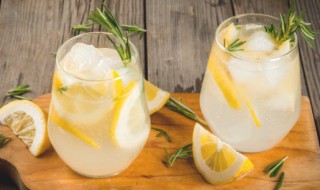 柠檬水一天喝多少合适 柠檬水一天喝多少毫升比较好