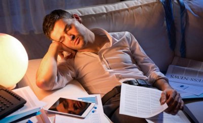 专家称并不是睡得晚就是熬夜 虽然熬夜睡觉晚 但是睡眠质量好