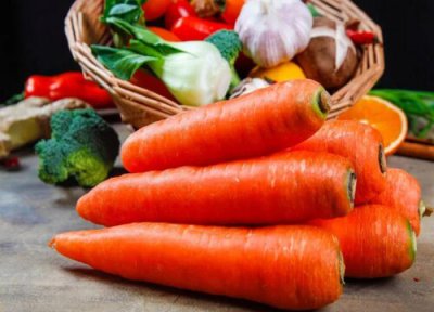 红胡萝卜和黄胡萝卜哪个有营养价值高 胡萝卜功效作用