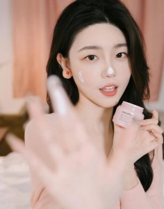 什么素颜霜好用最自然温和 盘点四款持妆较久的素颜霜