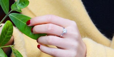 订婚戒指戴哪个手 男女订婚戒指应该戴在左手还是右手