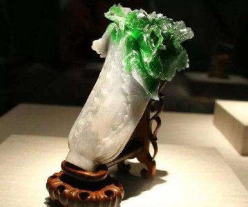 台北故宫的翡翠白菜值多少钱 清宫旧藏翠玉白菜价值