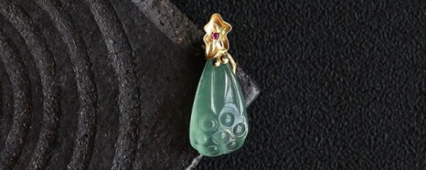 莲蓬吊坠的寓意是什么