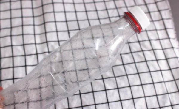 一个矿泉水瓶有哪些用途