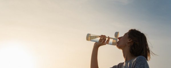 保温杯塑料圈有异味怎么去除